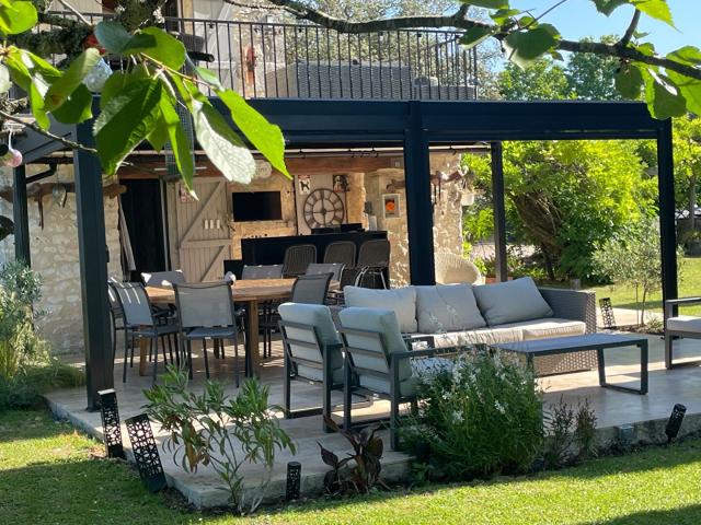 Grande maison en pierre avec piscine près du golf 206m² Razac de Saussignac