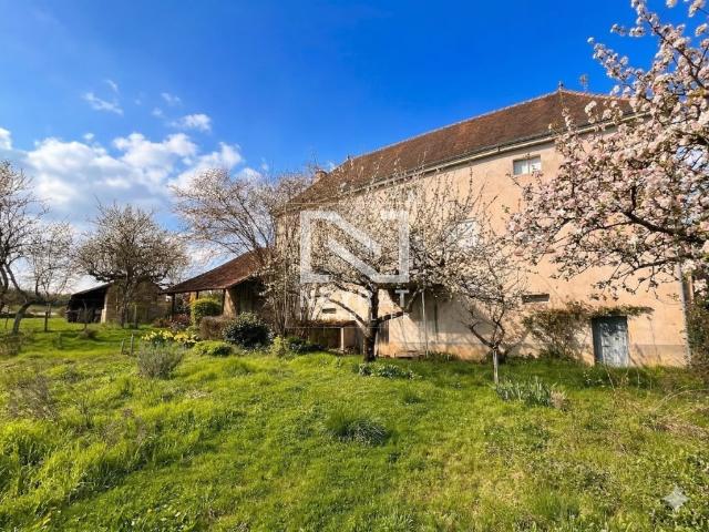 GRANDE MAISON EN PIERRES AVEC JARDIN ET DÉPENDANCES