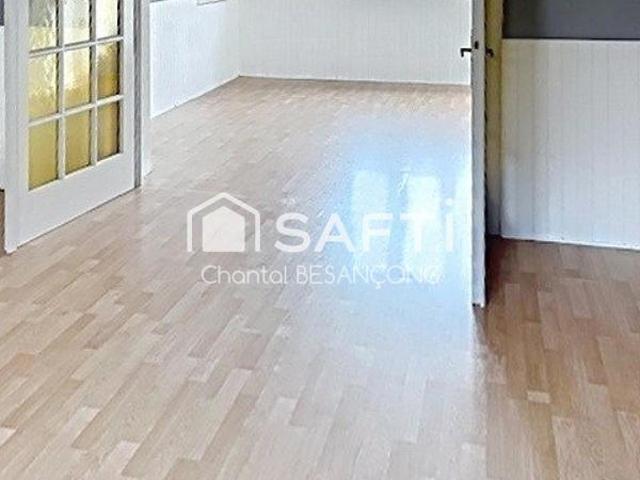 Commencez une nouvelle vie dans cette grande maison !