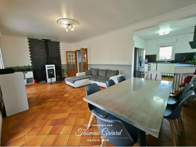 Grande maison familiale 6 chambres – 156 m² – 3 351 m² de te. 156m² Châteaudun