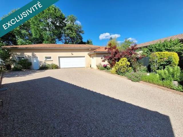Grande maison familiale 236 m² avec piscine – Calme absolu – À 30 km de Lyon