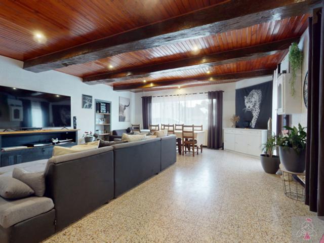 Grande maison familiale 286 m2 15 min de Dole / secteur Ta