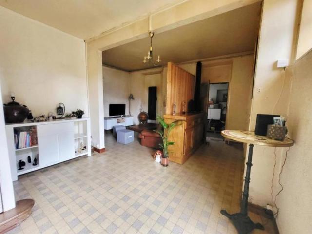 Grande maison familiale à rénover avec dependance
