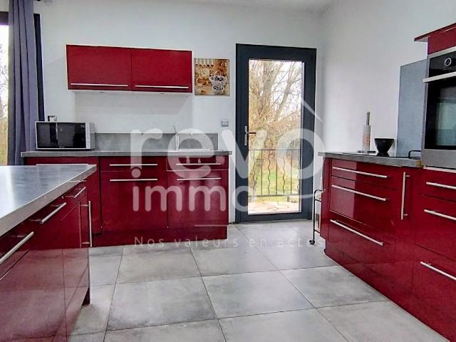 Grande maison familiale avec dépendance sur terrain arboré de 5000 m²
