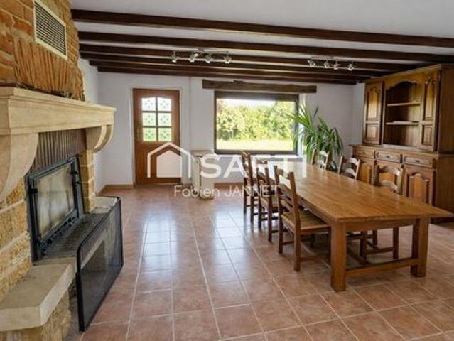 Grande maison familiale avec jardin arboré