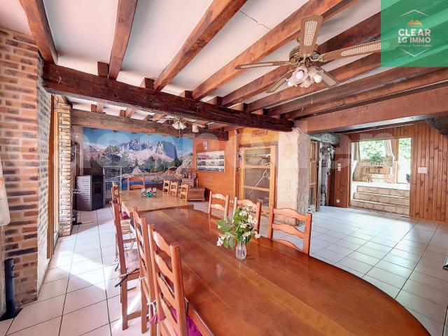 Grande maison familiale avec jardin et dépendances