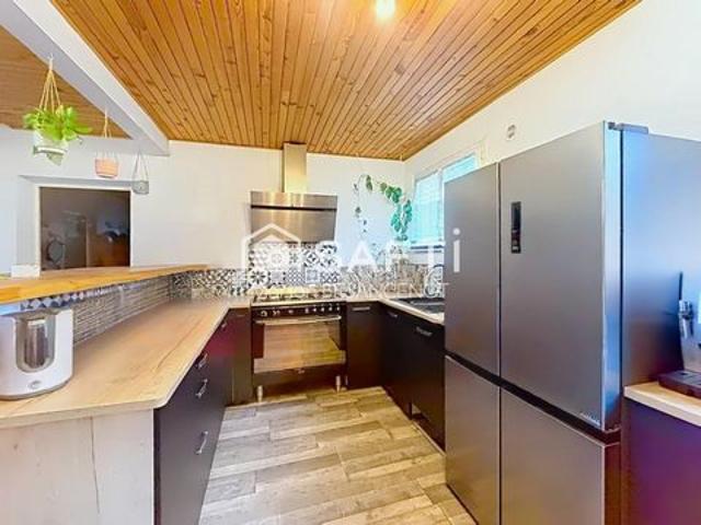 Grande maison familiale avec piscine et appartement indépendant