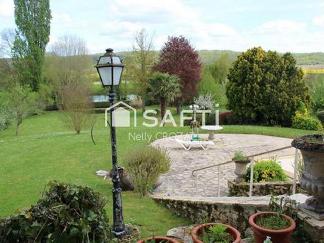 GRANDE MAISON FAMILIALE AVEC PISCINE ET VUE SUR LA MARNE 10 MN DE LA GARE CHATEAU THIERRY
