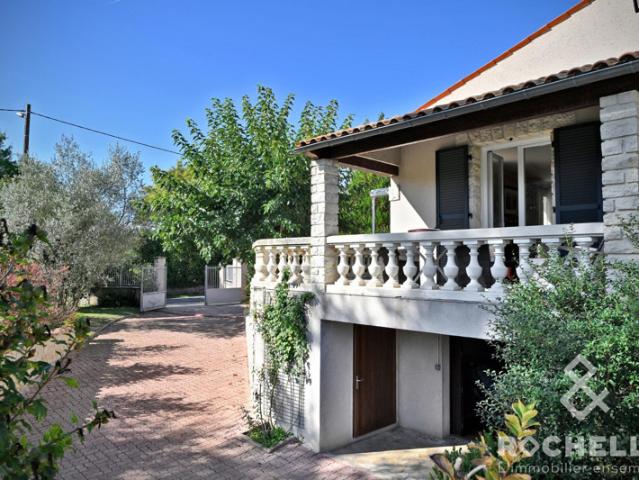 Grande maison familiale avec piscine sécurisée