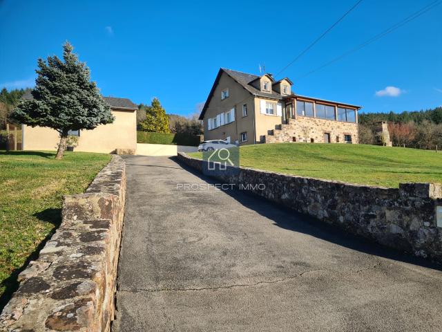 Grande maison familiale avec vue imprenable à Gages