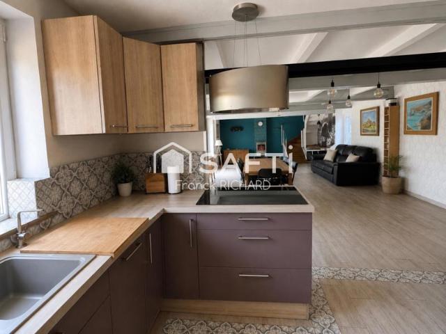 Grande maison familiale de 178 m² – Dépendances, grange et 3 000 m² de terrain clos
