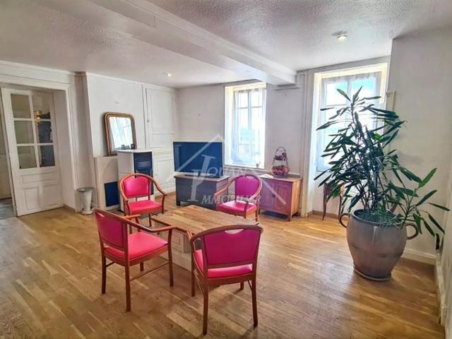 Grande maison familiale de caractère avec 5 chambres et jardin, MARIGNY