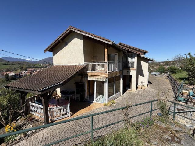 Grande maison familiale dominant Saint Girons 09200