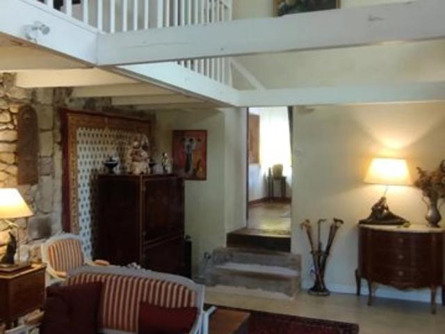 Grande maison familiale en pierre