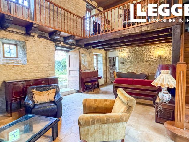 Grande maison familiale en pierres avec 5 chambres possible 7, au cœur de Pinsac, un village typique du Lot