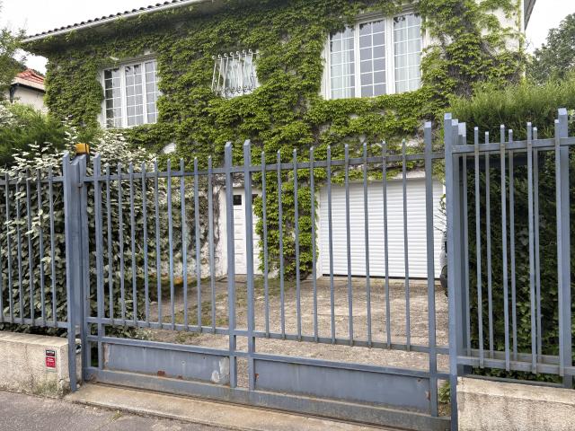 Grande maison familiale en plein centre de Bordeaux Cauderan 5 chambres jardin piscine garage