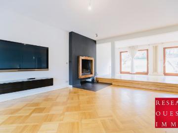 GRANDE MAISON FAMILIALE EN PLEIN CENTRE VILLE AVEC JARDIN