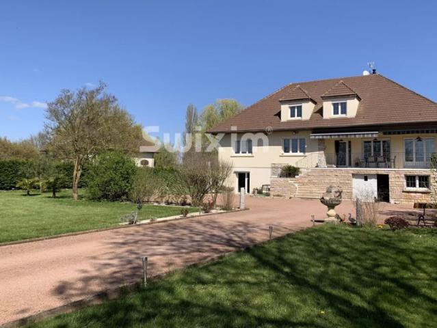GRANDE MAISON FAMILIALE ENTIEREMENT RENOVEE