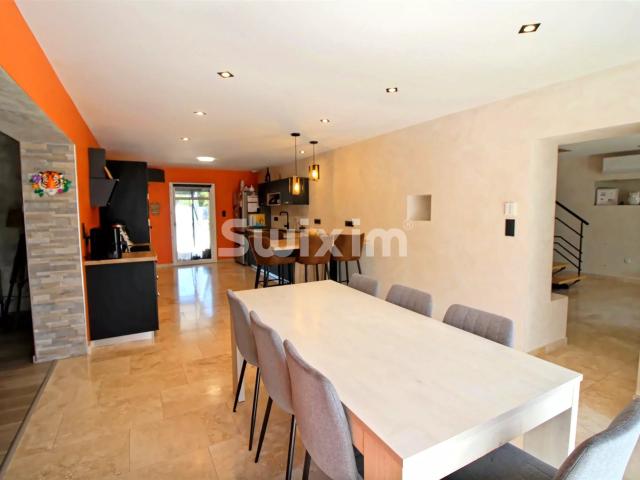 REF 19406SJ 18 minutes de Dole et 25 minutes de Lons le Saun. 235m² Le Deschaux