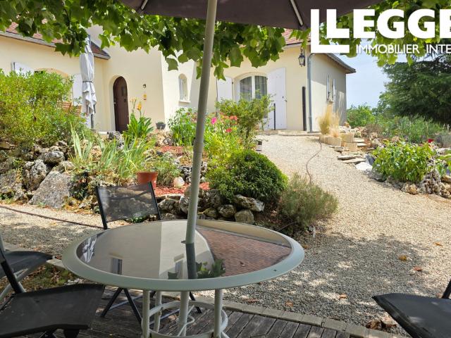Grande maison familiale périgourdine avec piscine et parc arboré