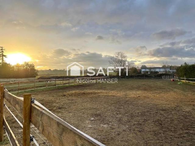 Grande maison familliale avec petit haras et dépendance de réceptions