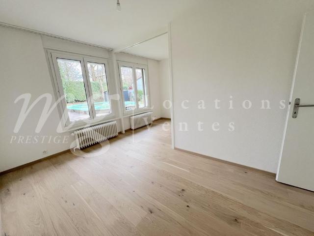 GRANDE MAISON INDIVIDUELLE DE 8 PIECES TRES BEAU JARDIN CLOTURE ARBORE AVEC PISCINE NEUVE