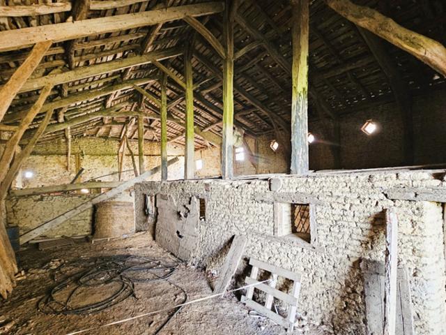 Grande maison, piscine et granges
