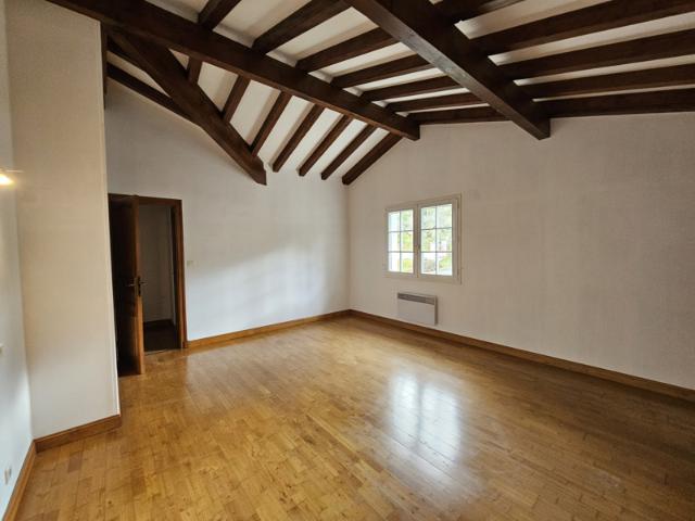 Grande maison proche bourg