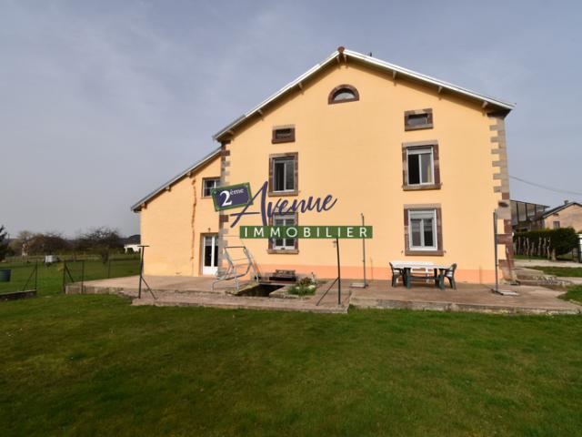 Grande maison rénovée avec garages sur 15 ares