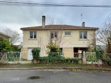 Grande maison sur 3 niveaux avec terrain offrant de nombreuses possibilités, idéalement située !