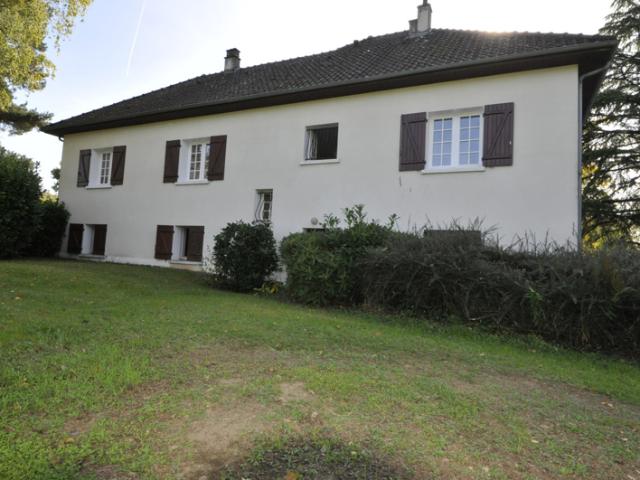 Grande Maison sur sous sol et grand Terrain à louer secteur