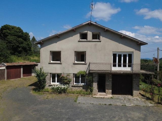Grande maison sans nuisances, proche centre village de SAINT AGREVE 07