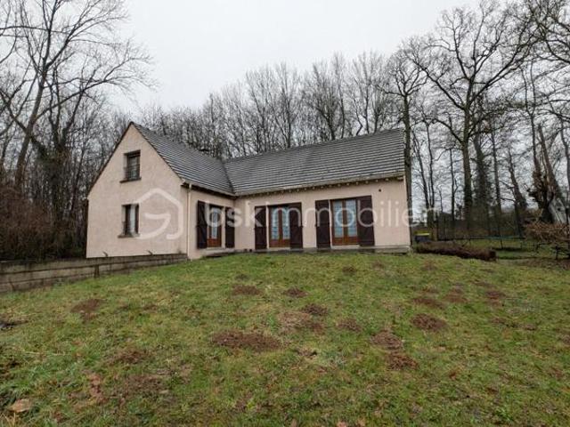? Grande maison traditionnelle avec terrain arboré, sous sol et garage