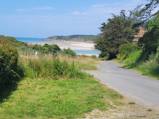 Grande maison, vue dégagée sur la baie de Saint Brieuc, au c