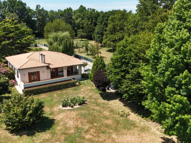 Grande maison vue Rivière