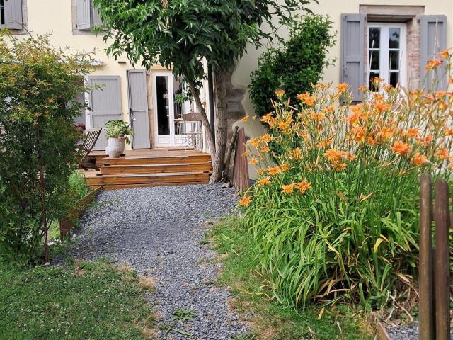 Grande maison 270m2 avec 2 chambres d'hôtes dans le Tarn 270m² Le Fraysse