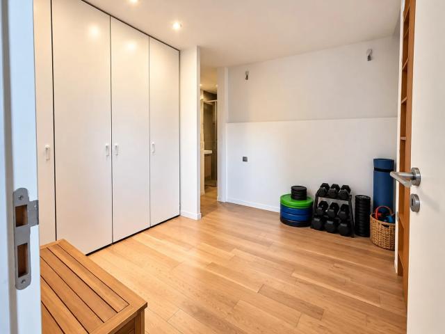 Grande maison 7 pièces, avec piscine, bureau, garage et jardin