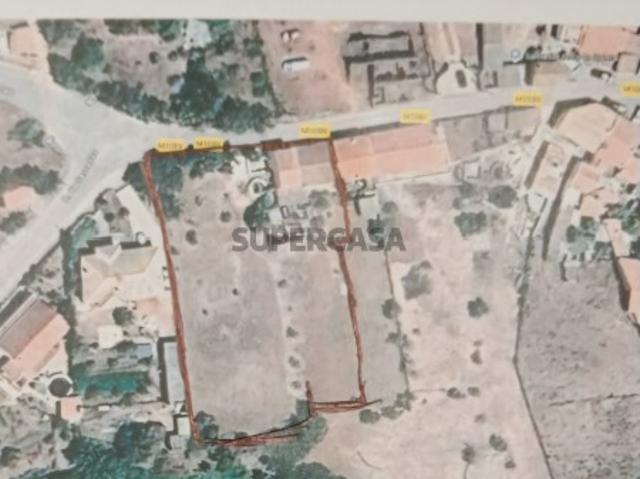 Grande Potencial Terreno com 2 casas habitáveis