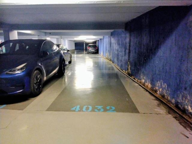 Grande place dans un parking sécurisé face à la Maison de la Radio