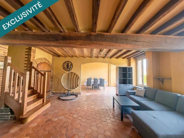 Grande propriété mitoyenne au charme de l'ancien !