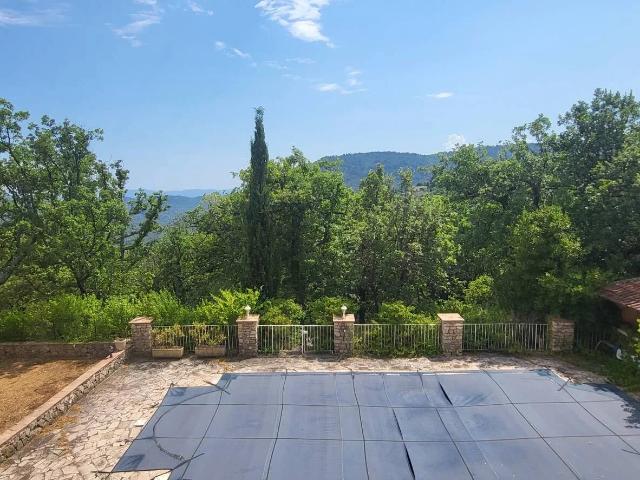 A vendre grande Propriété avec 2 maisons indépendantes et mi.