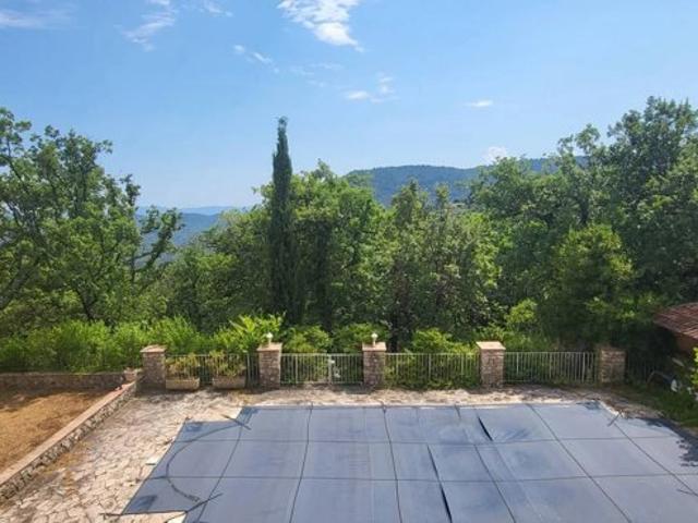 A vendre grande Propriété avec 2 maisons indépendantes et mi.