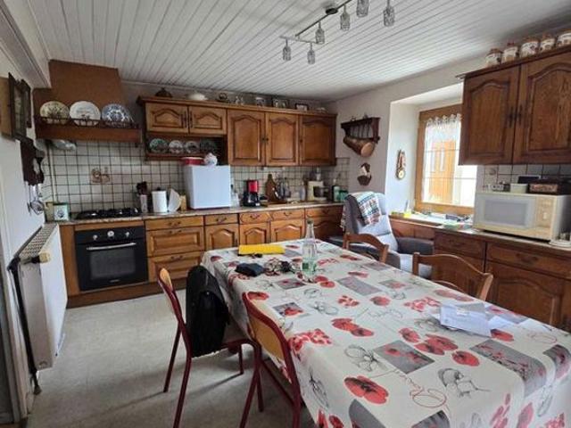 Grande propriété avec dépendances, terrain, garage proche de