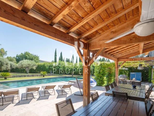 Grande propriété avec logements indépendants Saint Rémy de Provence