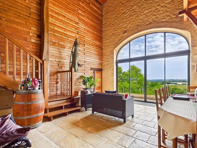 Grande propriété avec piscine, 2 hectares et jolie vue 383m² Monségur