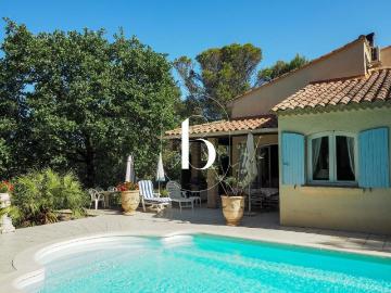 Grande propriété avec piscine et terrain de près de 5000m2