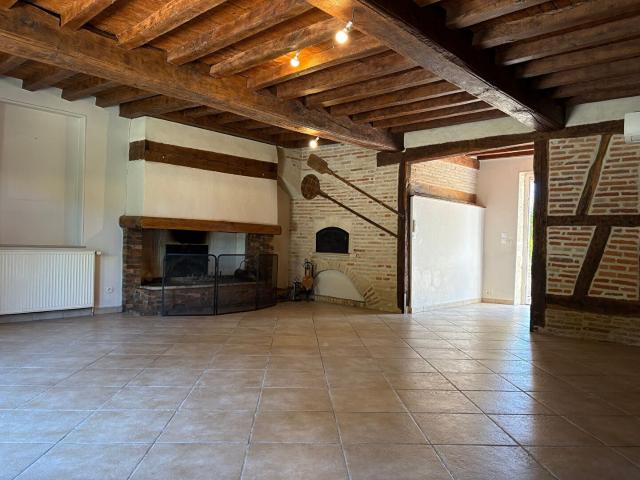 Grande propriété avec piscine et dépendances 325m² Saint Maurice en Rivière