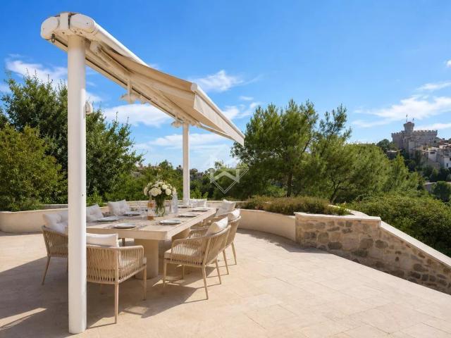 Grande propriété avec vue Château et mer 436m² Cagnes sur Mer