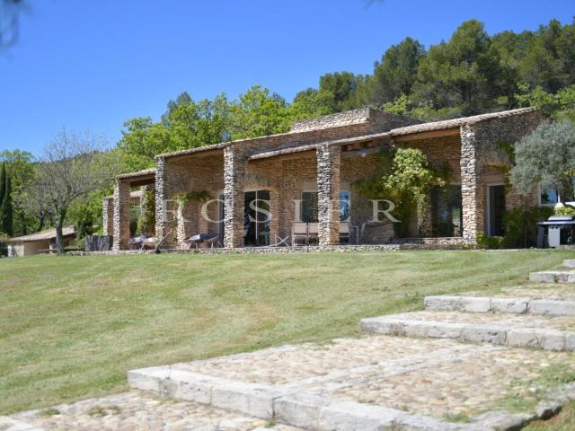 Grande propriété d'agrément sur plus de 2 hectares face au L. 455m² Joucas