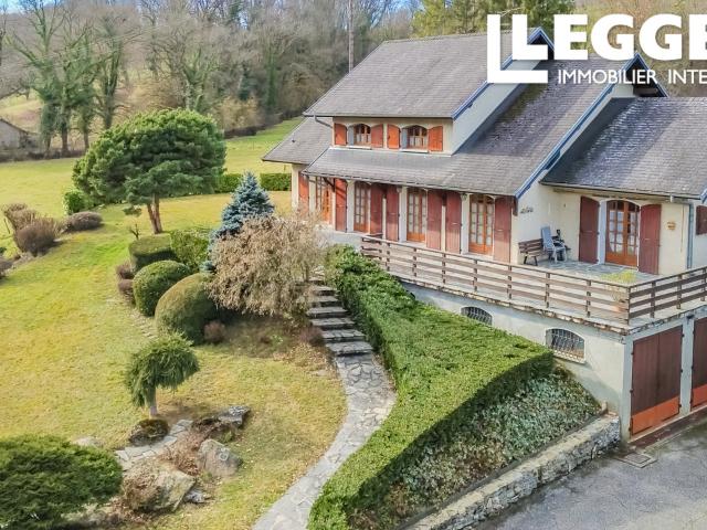 Grande propriété de campagne offrant des vues spectaculaires, Emplacement calme. 5 chambres. Garage double